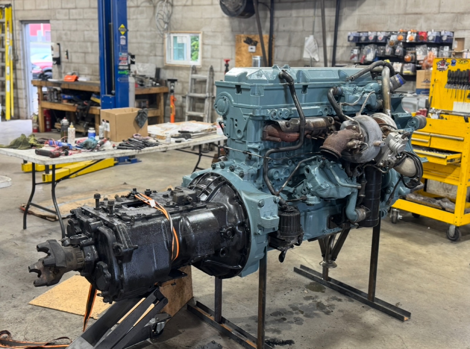 Diesel engine with transmission on stand